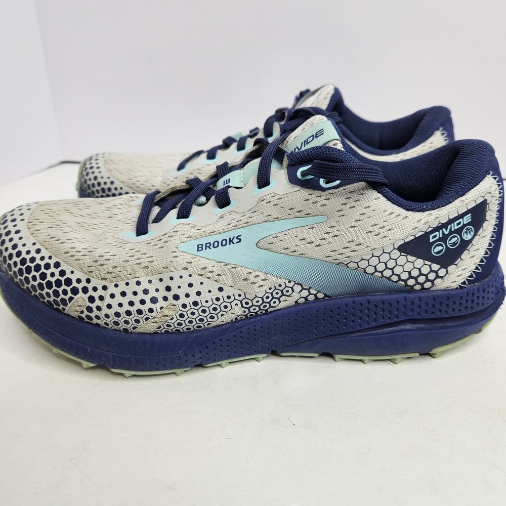 Brooks Tennis Shoe Divide Trail Size 6.5 Womens Ivory And Blue Sneakers
